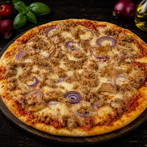 Pizza with Tuna and Onion
