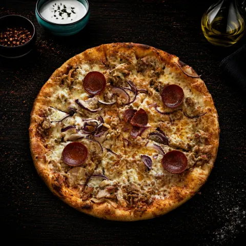 Pizza with Döner and Sucuk
