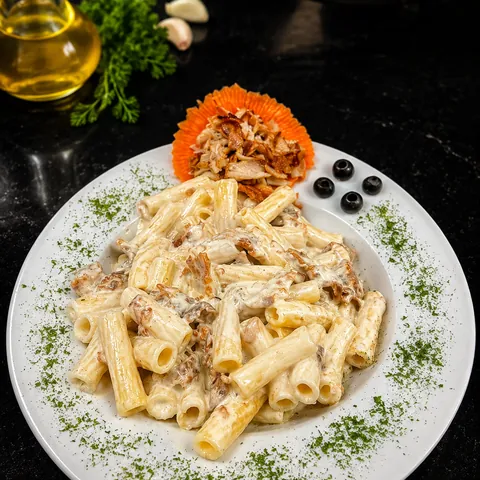 Rigatoni with Döner and Cream Sauce