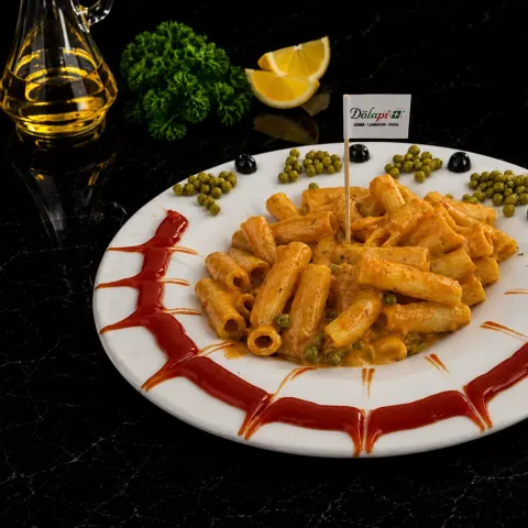 Rigatoni with Peas and Tomato Sauce