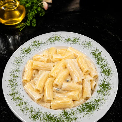 Rigatoni with Cream Sauce